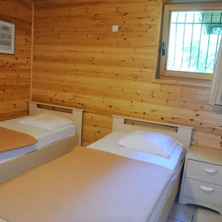 Les Rochettes Venus 5 * לה רושה - אן - ארדן